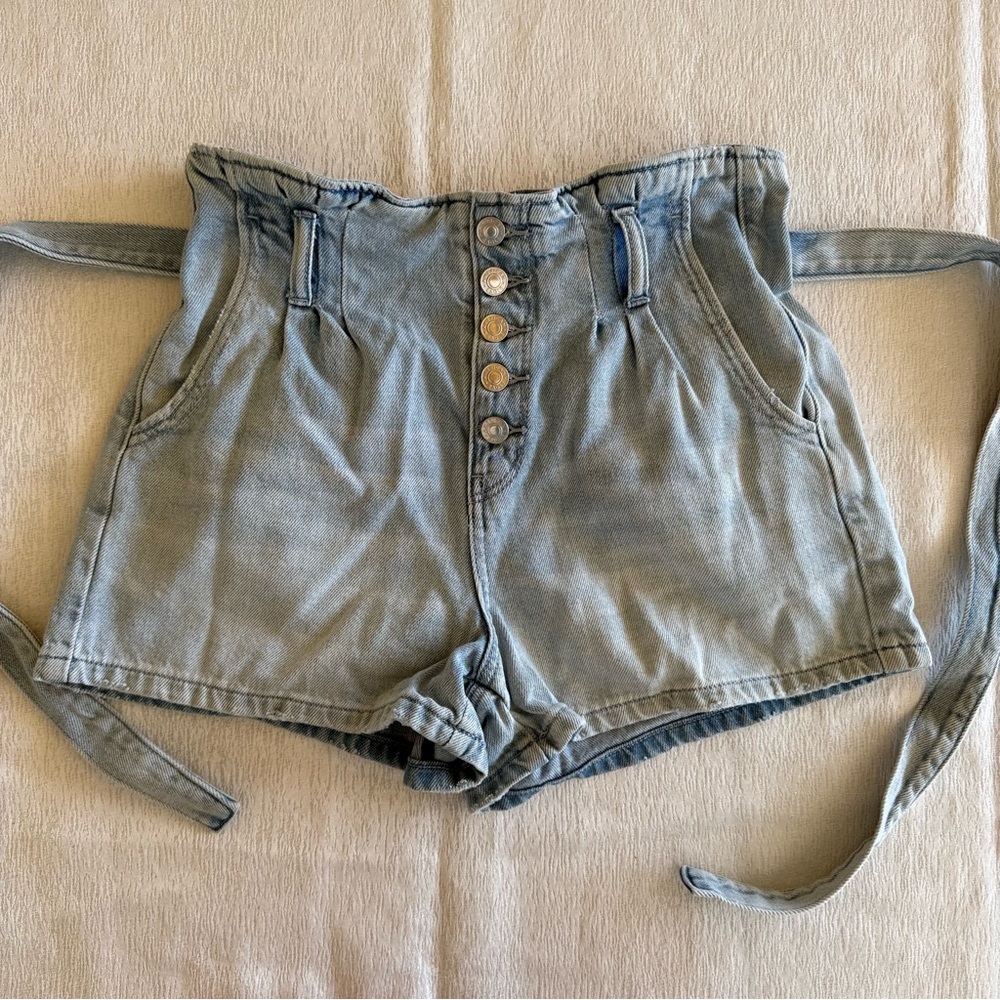 American Eagle Womens Size 2 Blue Denim Paperbag Waist Mom Shorts - Picture 2 of 16